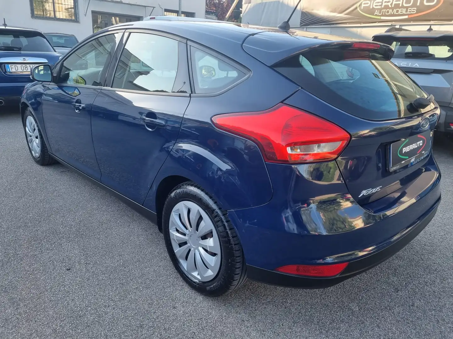 Ford Focus Focus 5p 1.5 tdci Business s Azul - 2