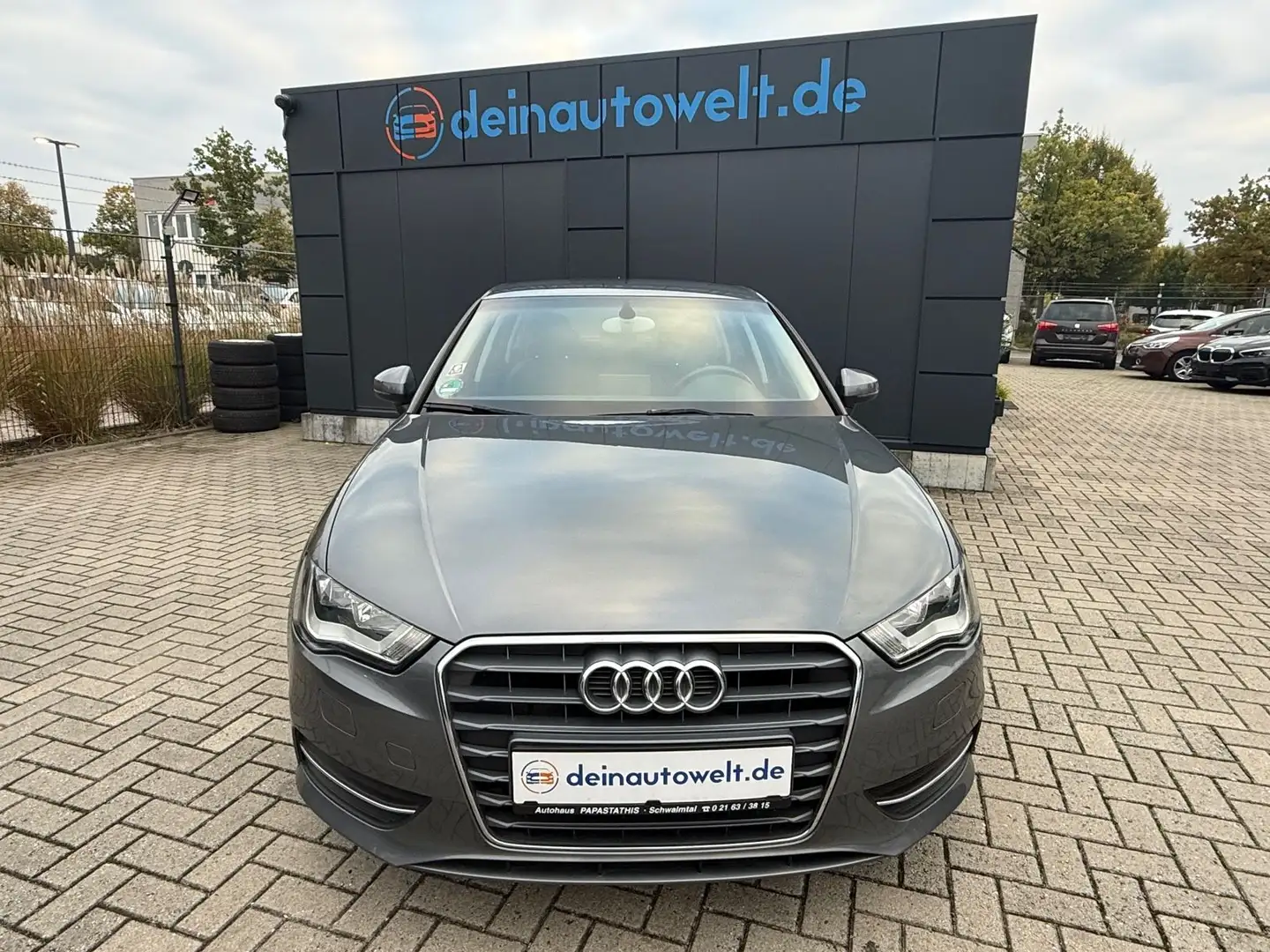 Audi A3 Sportback attraction *Navi Grau - 2