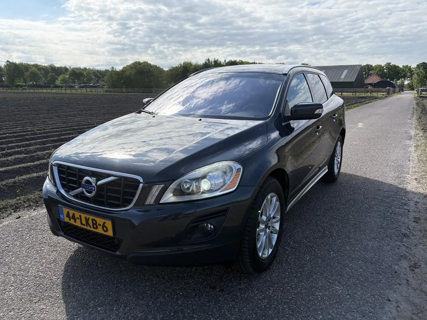 Volvo XC60 2.4 D5 AWD Summum Grey - 1