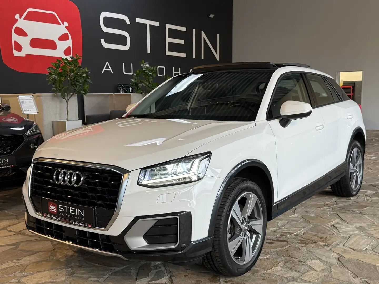 Audi Q2 design LED Pano AHK Automatik Sitzheizung Weiß - 1