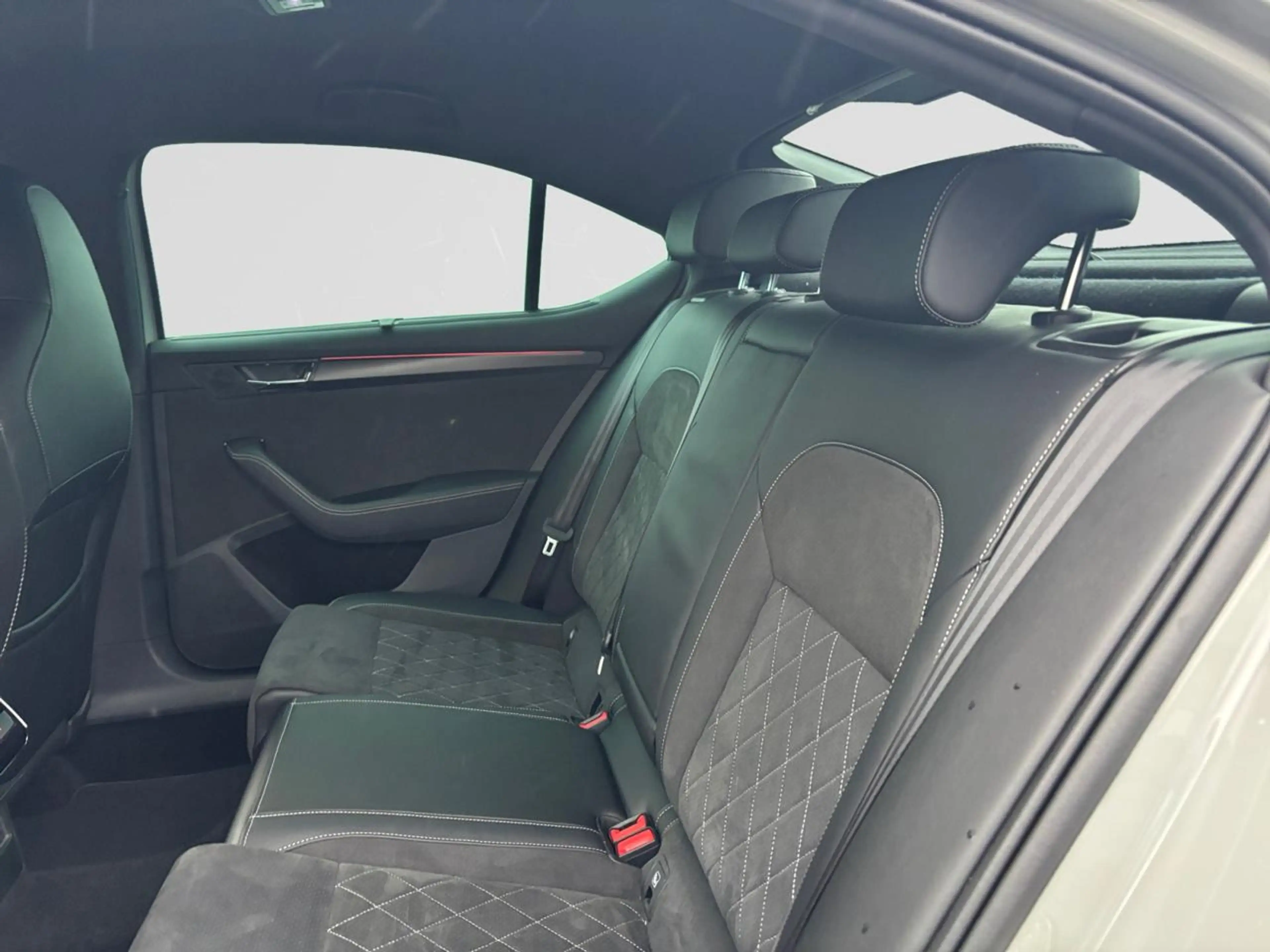 Skoda Superb Superb Sportline 1.5 TSI 110 kW (150pk) DSG7 — photo 8