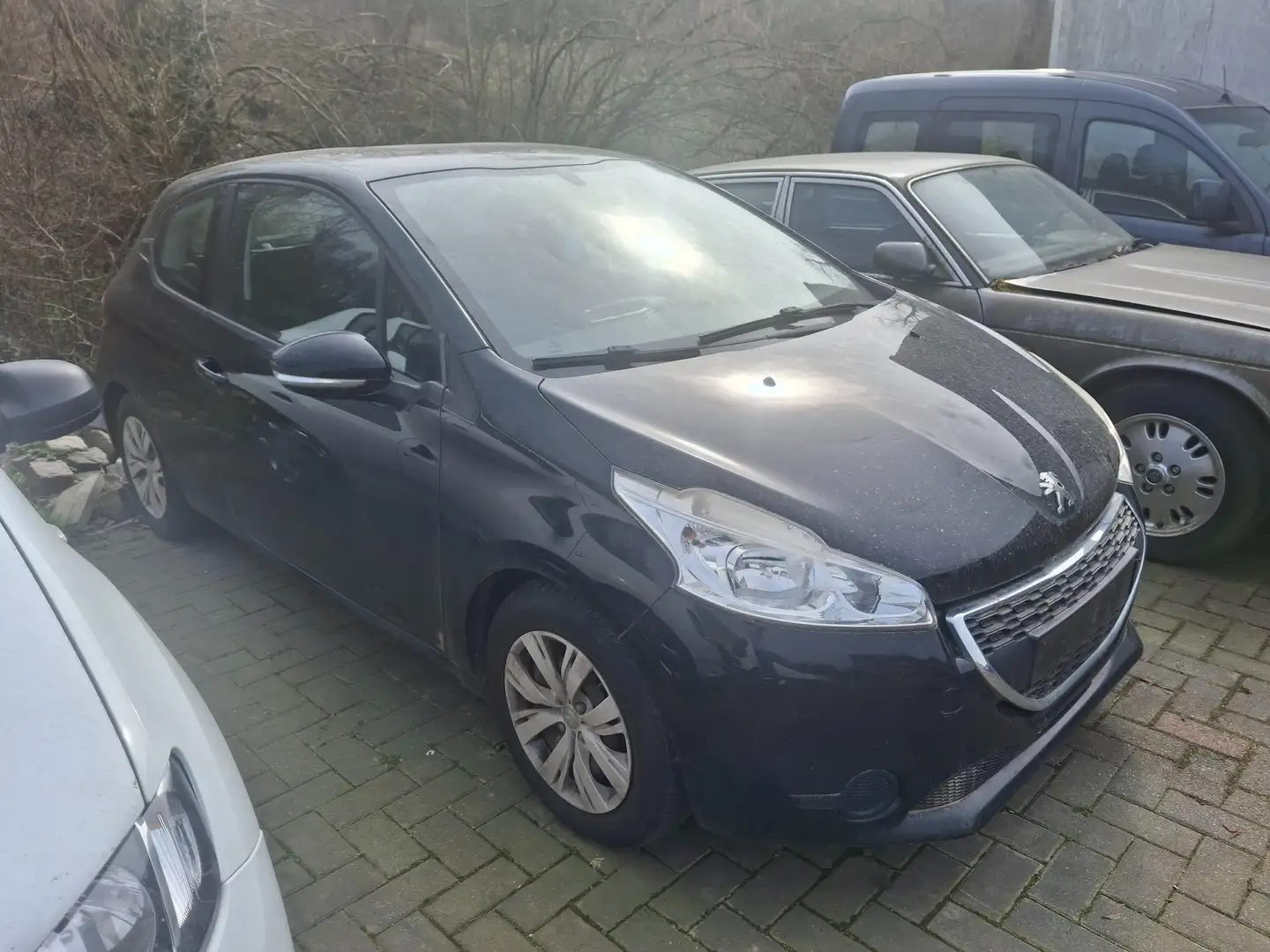 Peugeot 208 1.2i Active Zwart - 2