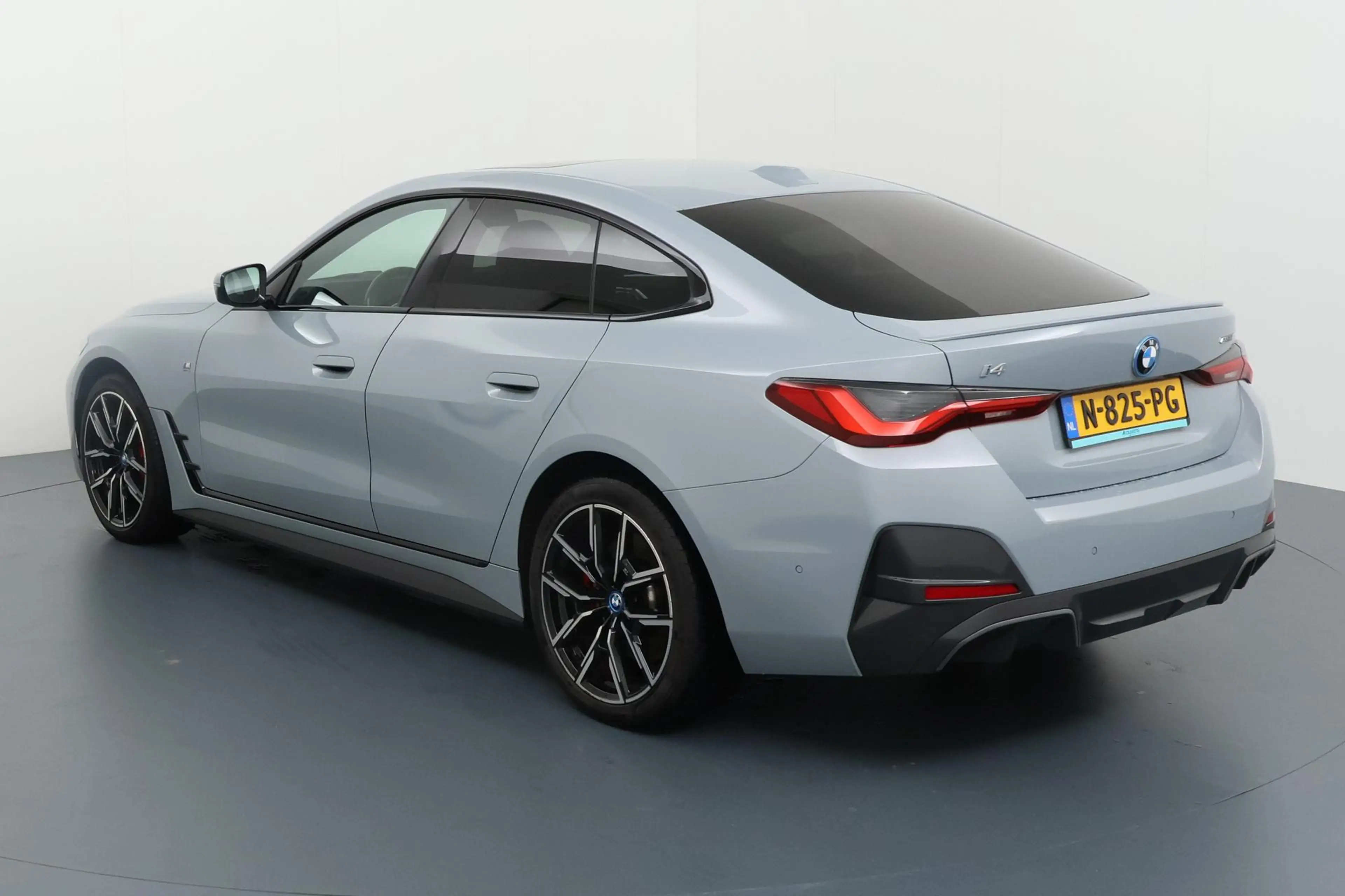 BMW i4 eDrive40 High Executive 84 kWh – elektrische sport — photo 7