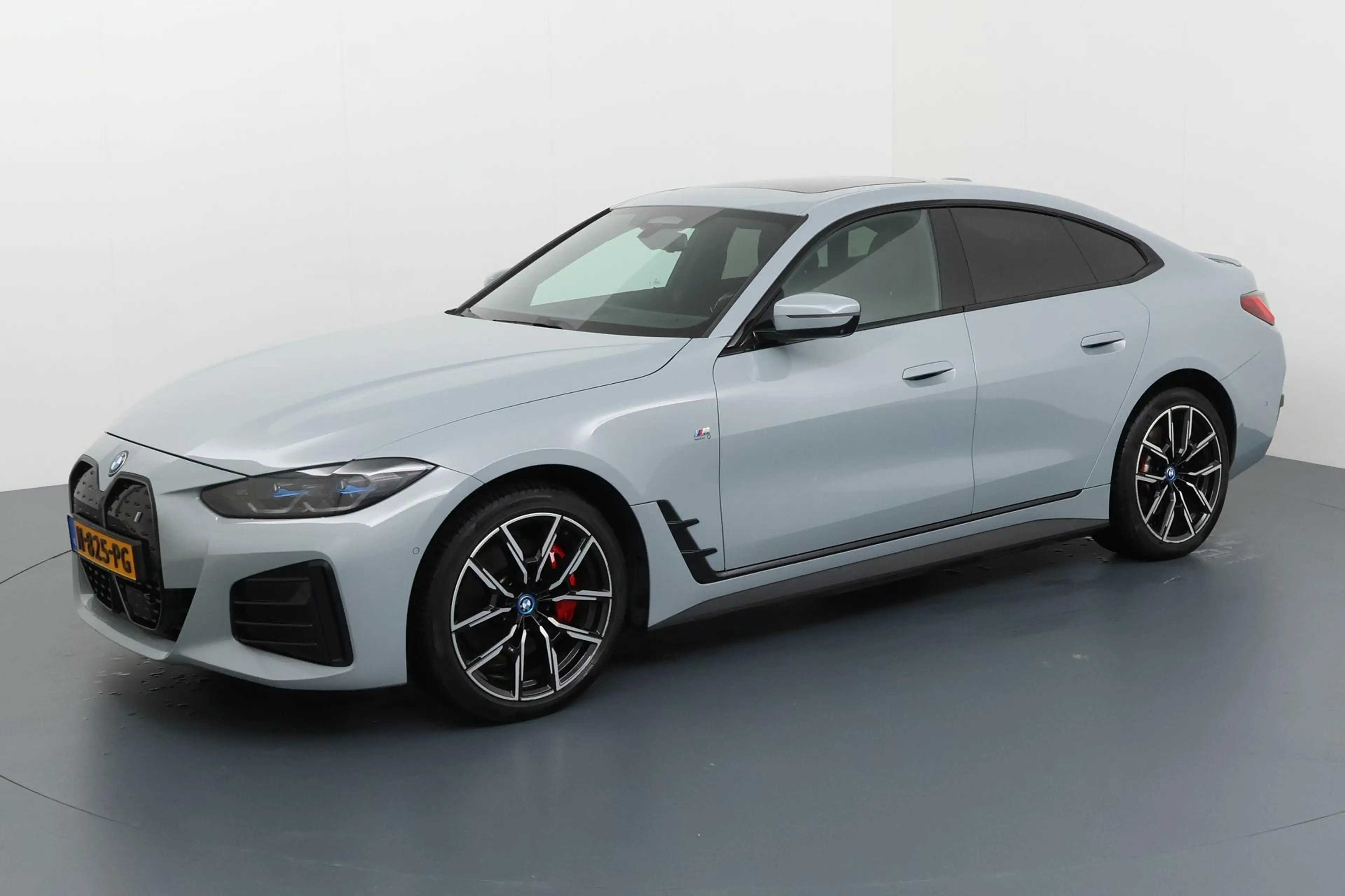 BMW i4 eDrive40 High Executive 84 kWh – elektrische sport — photo 14