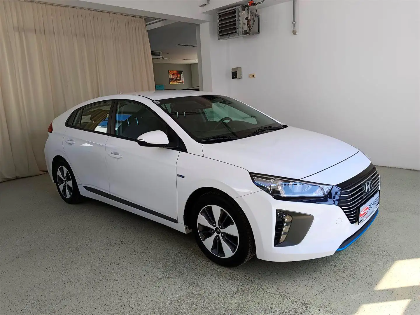 Hyundai IONIQ Level 4 1,6 GDi PHEV i0p40 Weiß - 1
