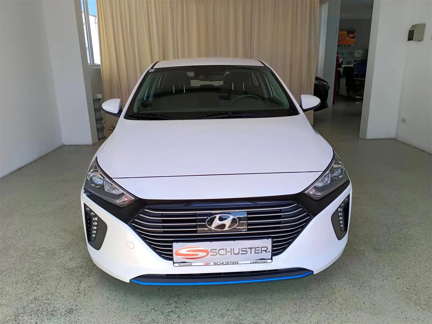 Hyundai IONIQ Level 4 1,6 GDi PHEV i0p40 Weiß - 2