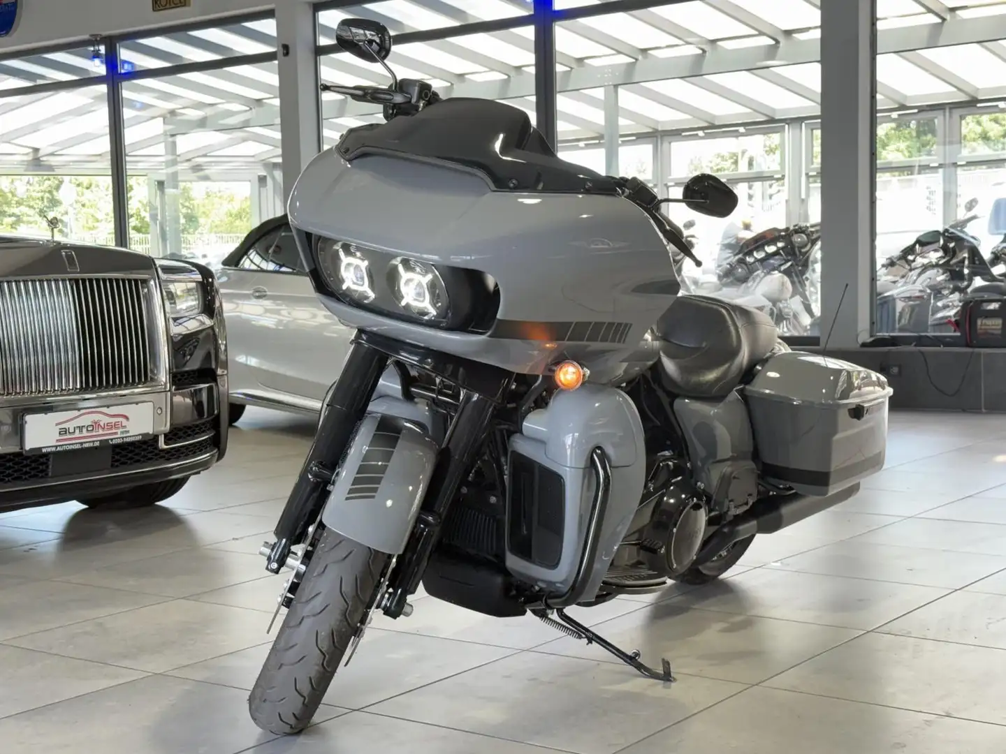 Harley-Davidson Road Glide FLTRK 114 Custom LED APE Grau - 1
