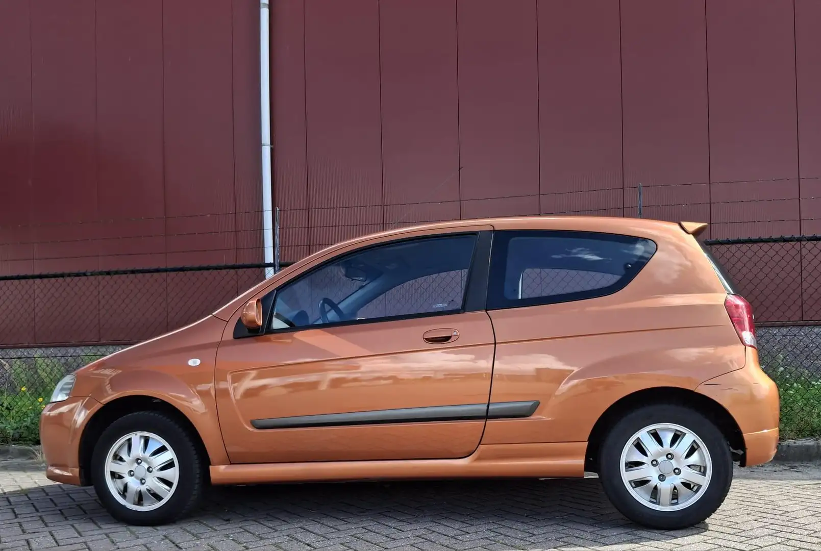 Chevrolet Kalos 1.4-16V Spirit Naranja - 2