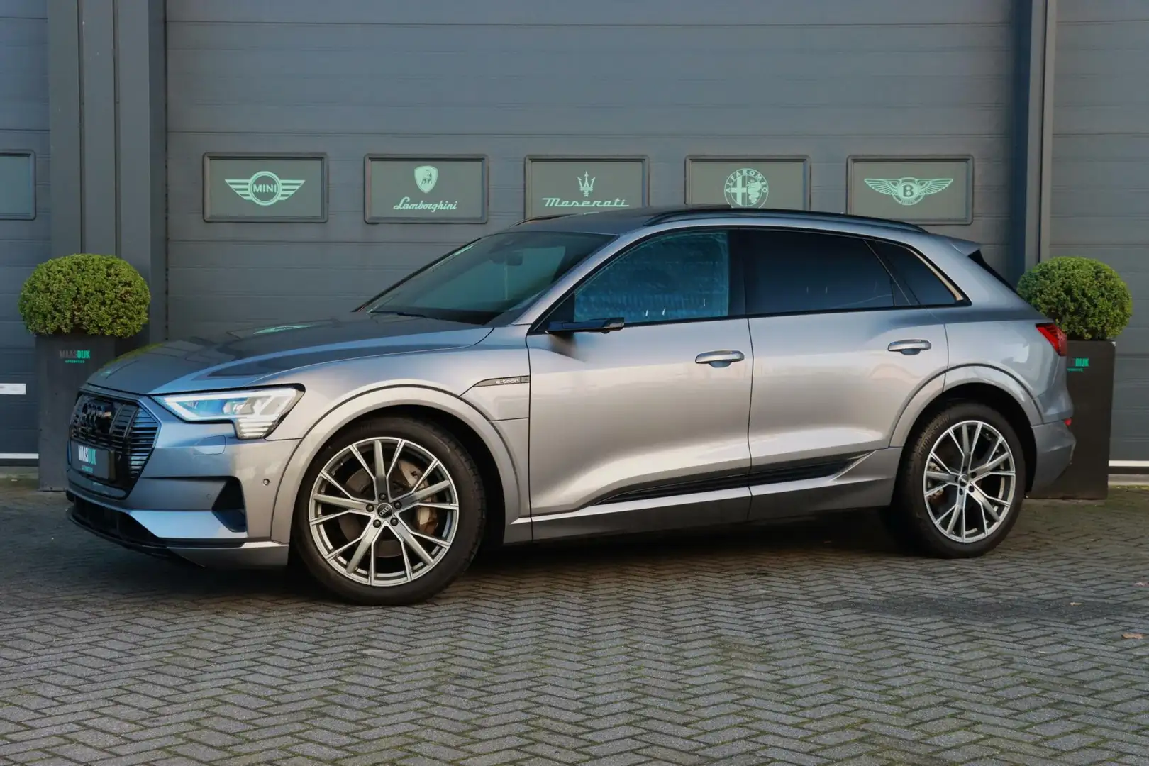 Audi e-tron 55 |Quattro|95 kWh|Pano|B&O|Trekhaak|NAP| Grijs - 1