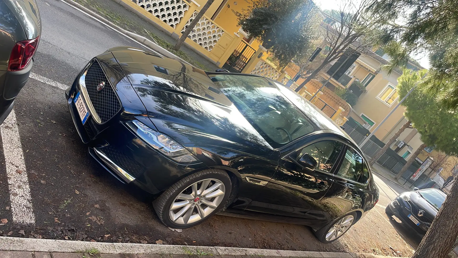 Jaguar XF 2.0d Prestige Business edition awd 180cv auto - 2