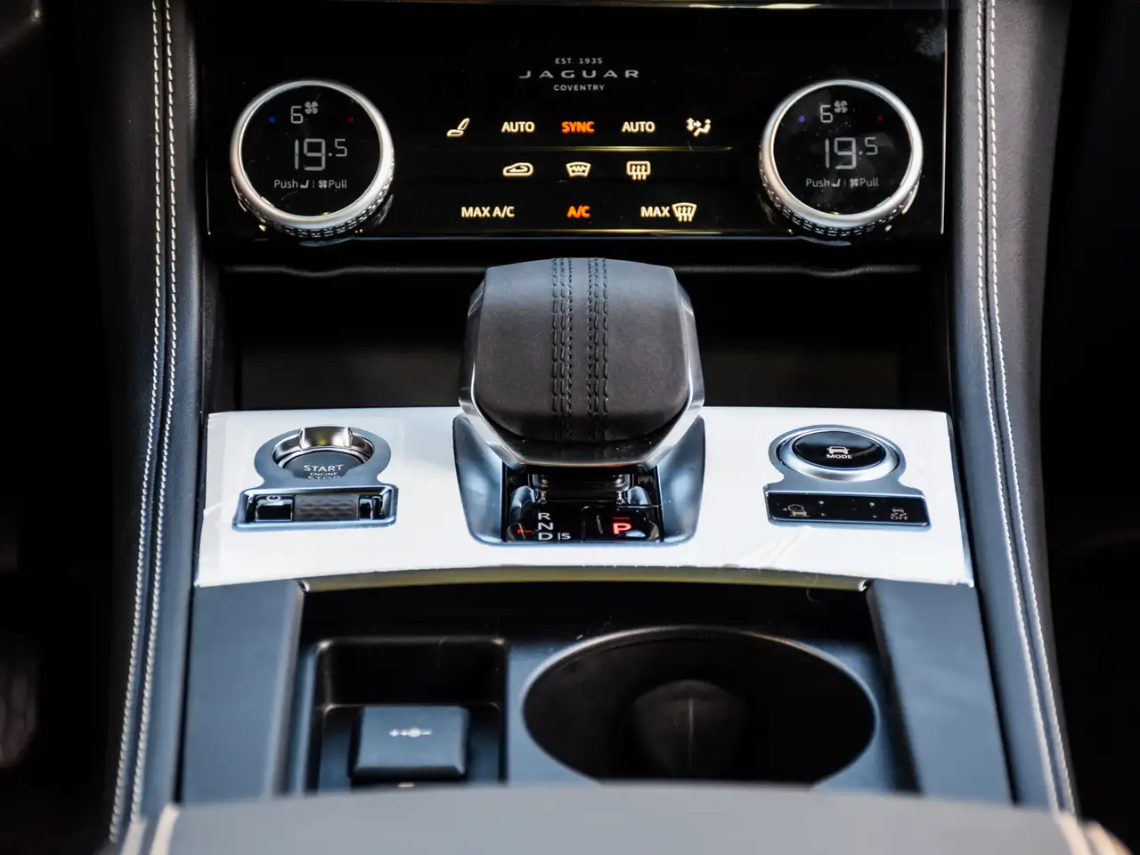 Jaguar F-Pace снимка Jaguar F-Pace
