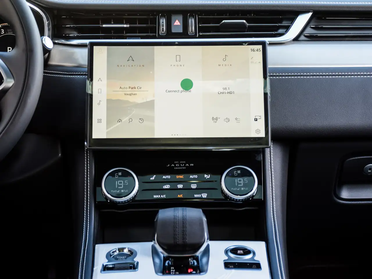 Jaguar F-Pace снимка Jaguar F-Pace