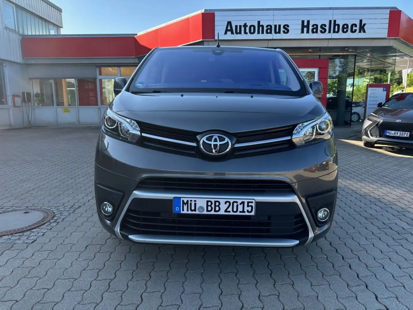 Toyota Proace 2,0l-D L1 (7-Si.) Autm. Verso Executive (Kundenauf siva - 2