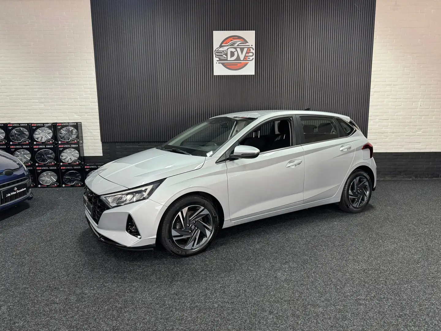 Hyundai i20 1.0 T-GDI Premium Sky, BOMVOL, LED, TREKHAAK, CAR Grijs - 1
