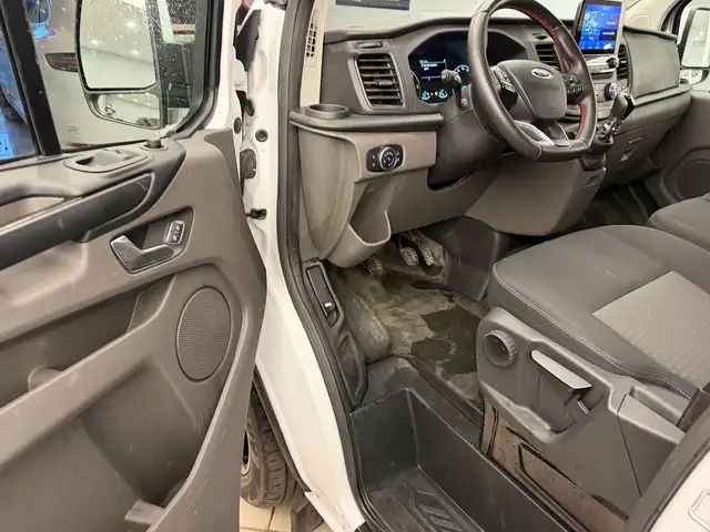 Ford Transit Custom view 8