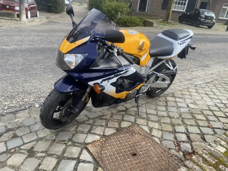 Honda CBR 900 - foto 6