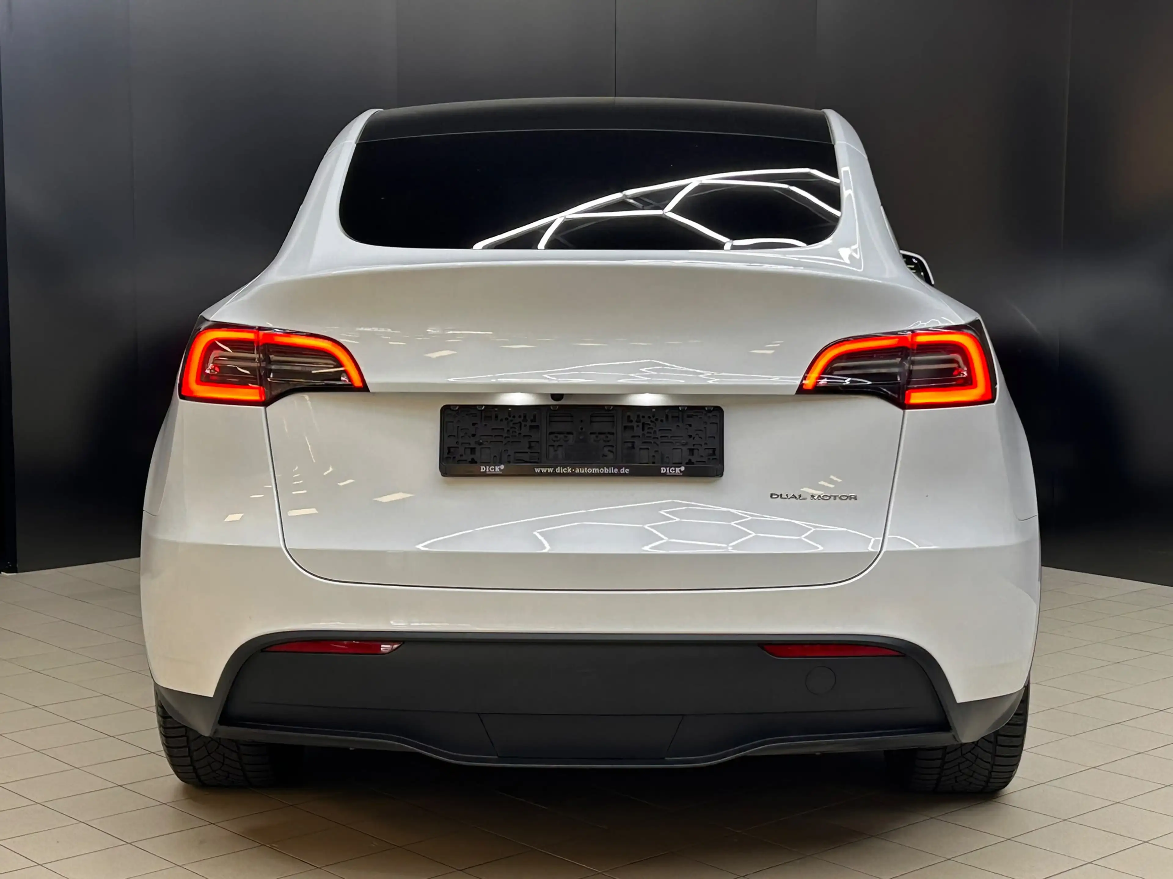 Tesla Model Y Long Range Dual AWD LED+NAV+SHZ+360+ACC+ — photo 8
