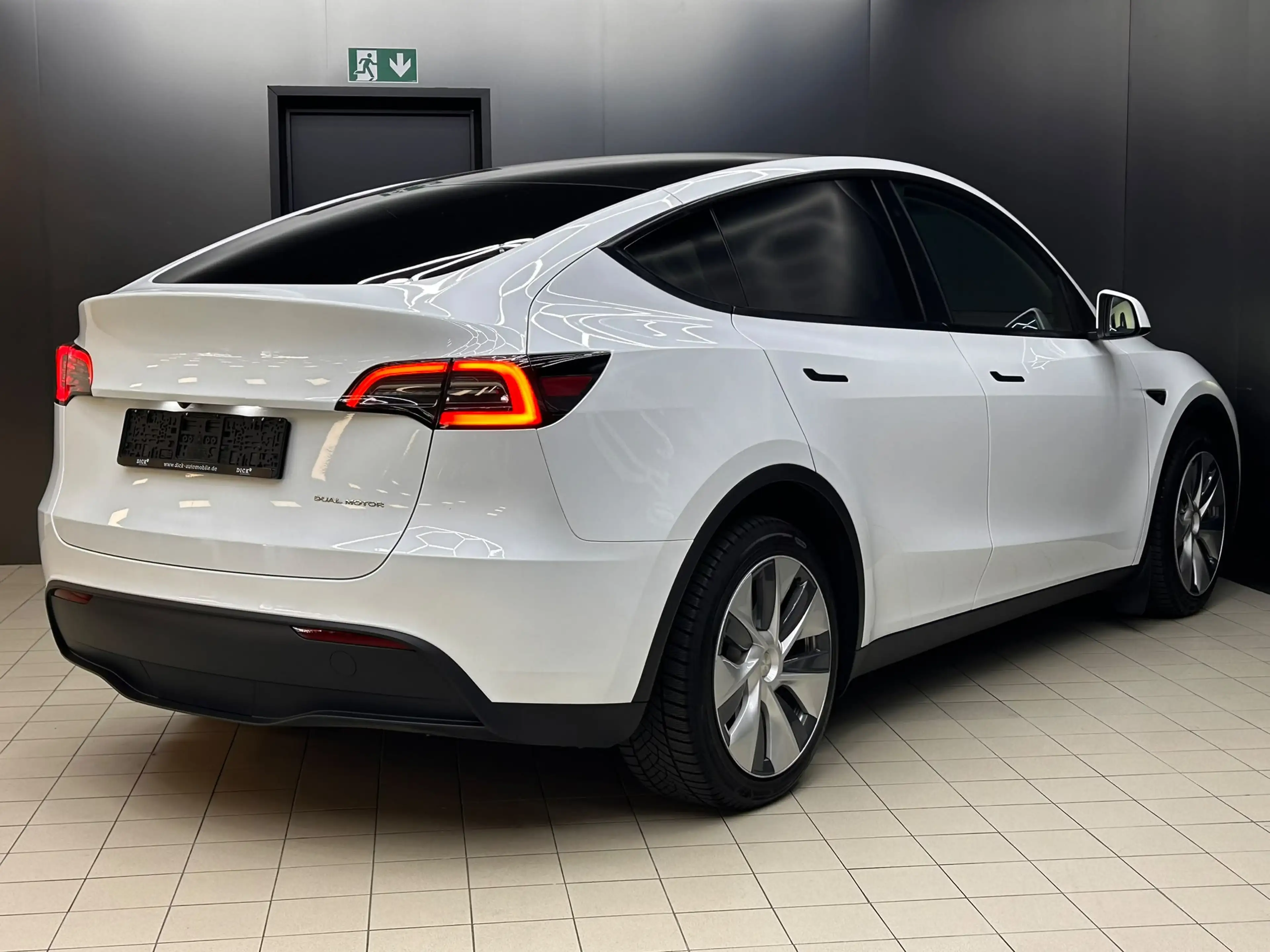 Tesla Model Y Long Range Dual AWD LED+NAV+SHZ+360+ACC+ — photo 9