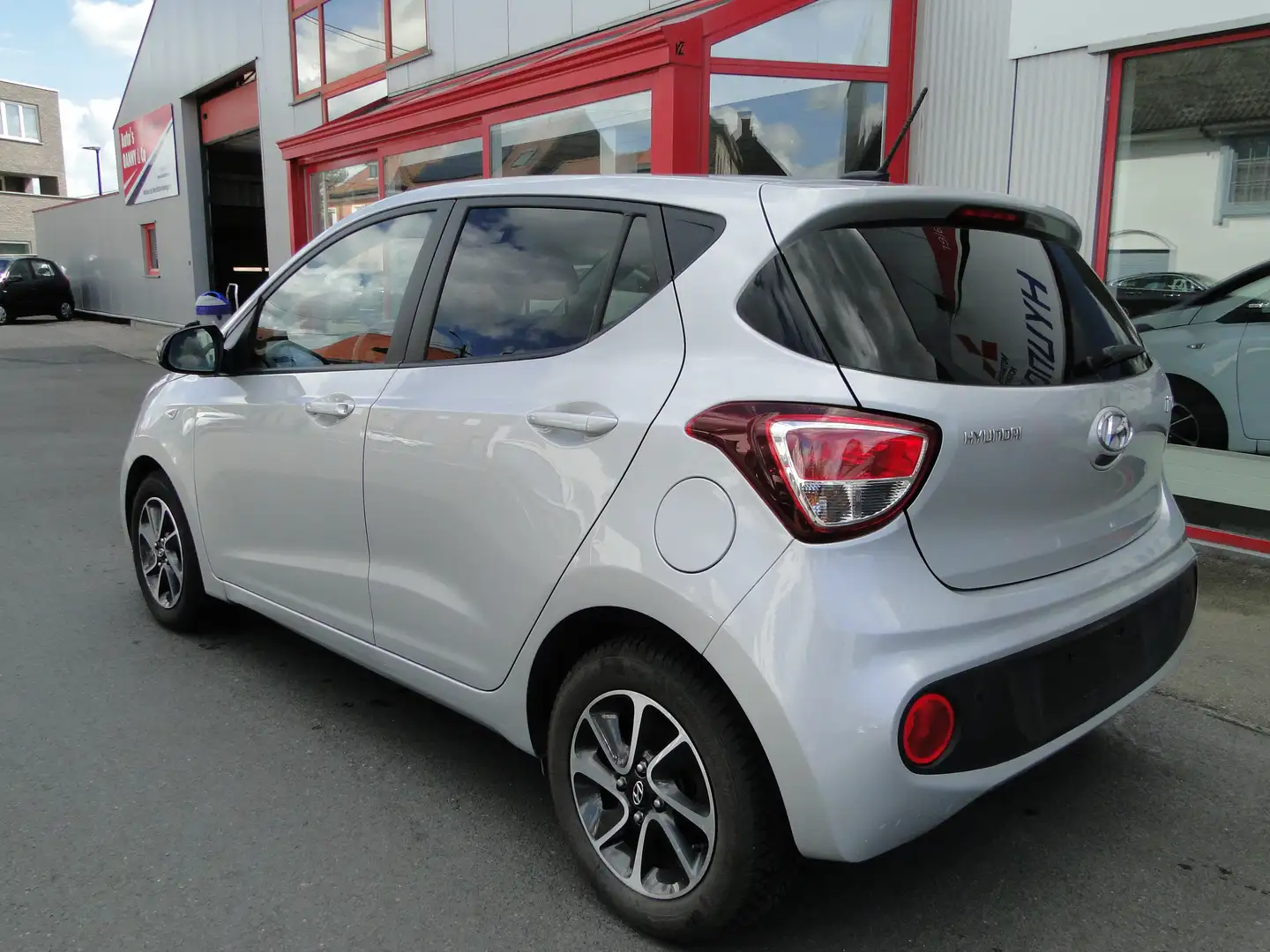 Hyundai i10 1.0i Sky navi Argent - 2