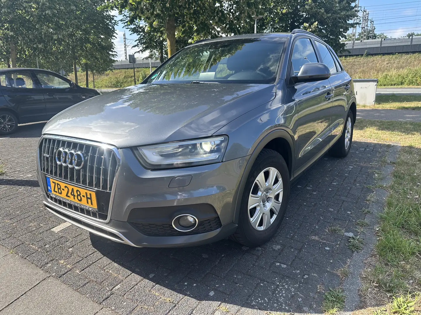 Audi Q3 2.0 TFSI q. S Edit. Grijs - 2