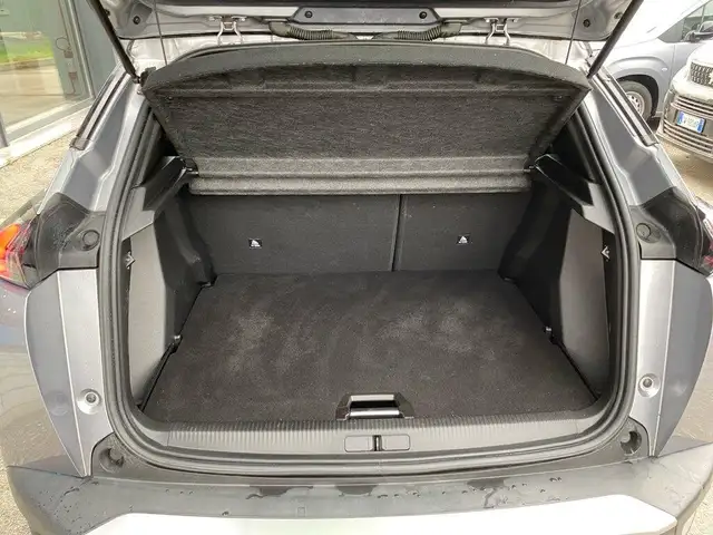 Peugeot 2008 view 9