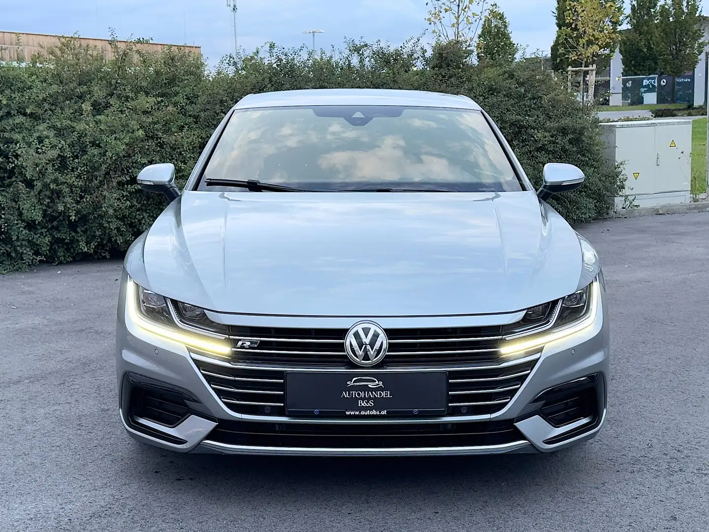 Volkswagen Arteon Arteon 2,0 TDI SCR 4Motion DSG R-LINE Silber - 2