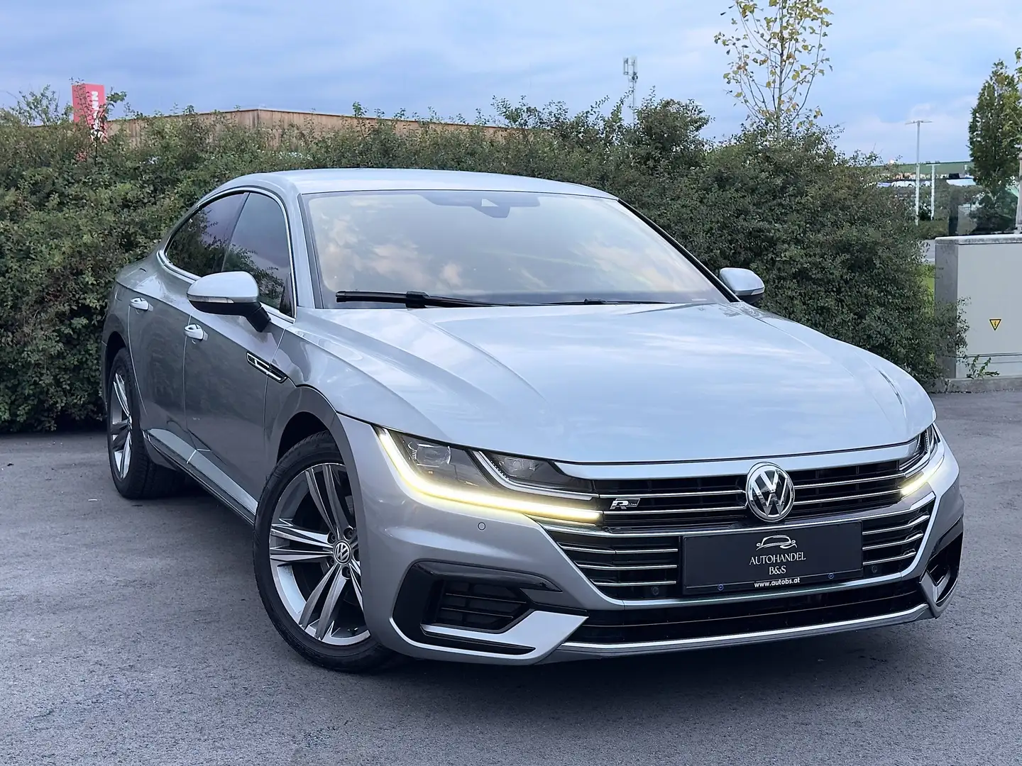 Volkswagen Arteon Arteon 2,0 TDI SCR 4Motion DSG R-LINE Silber - 1