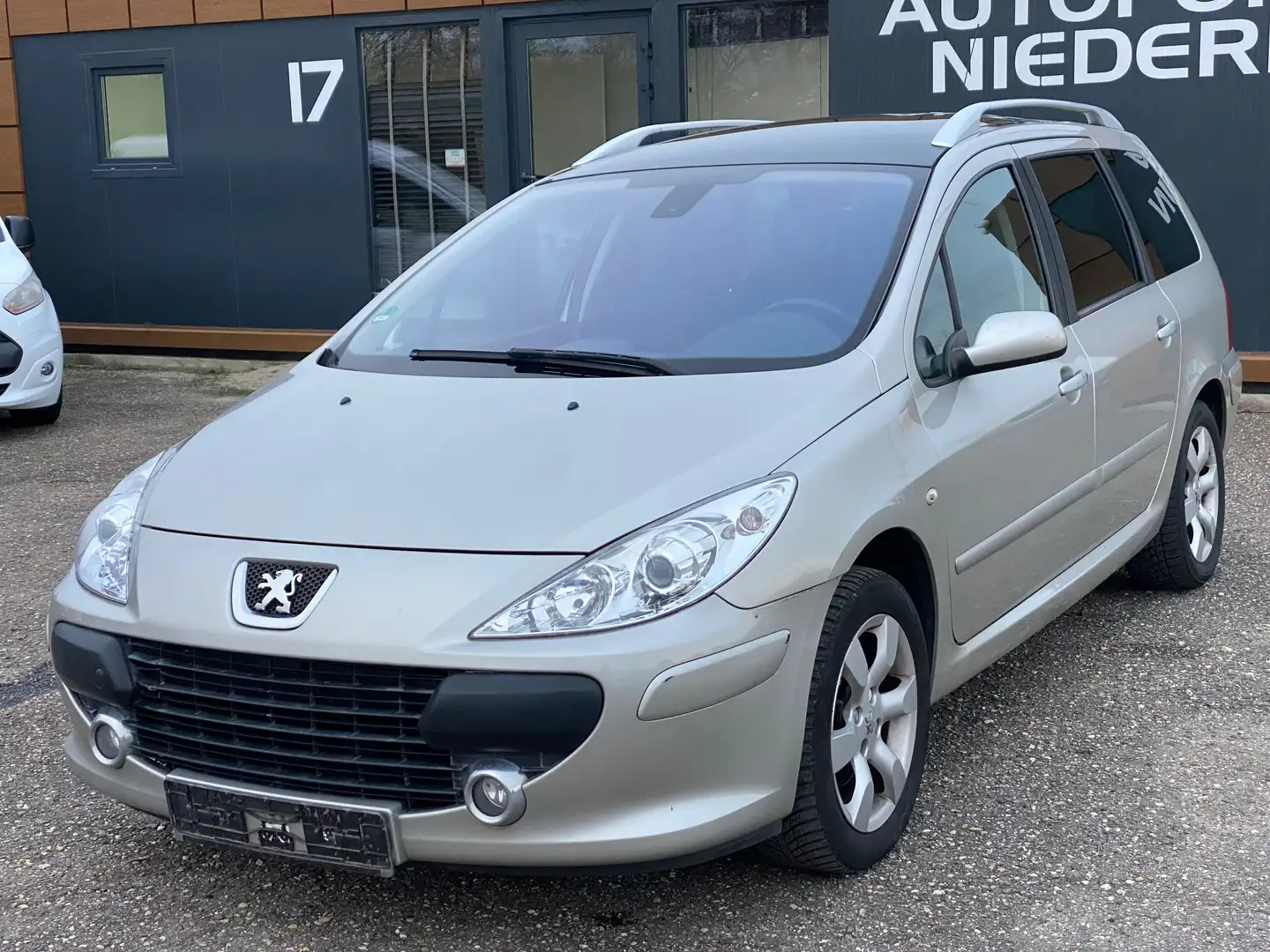 Peugeot 307 2.0 SW Premium KLIMA* PDC* Panoramadach* Grau - 1