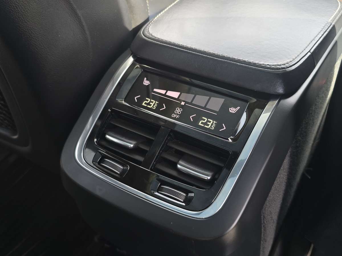 2016 Volvo XC90 Inscription thumb 12