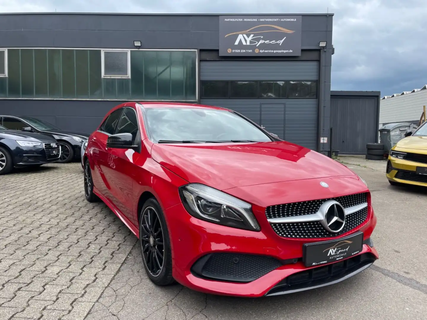 Mercedes-Benz A 180 A -Klasse BlueEfficiency AMG/LED/RFK/NAVI Rot - 1