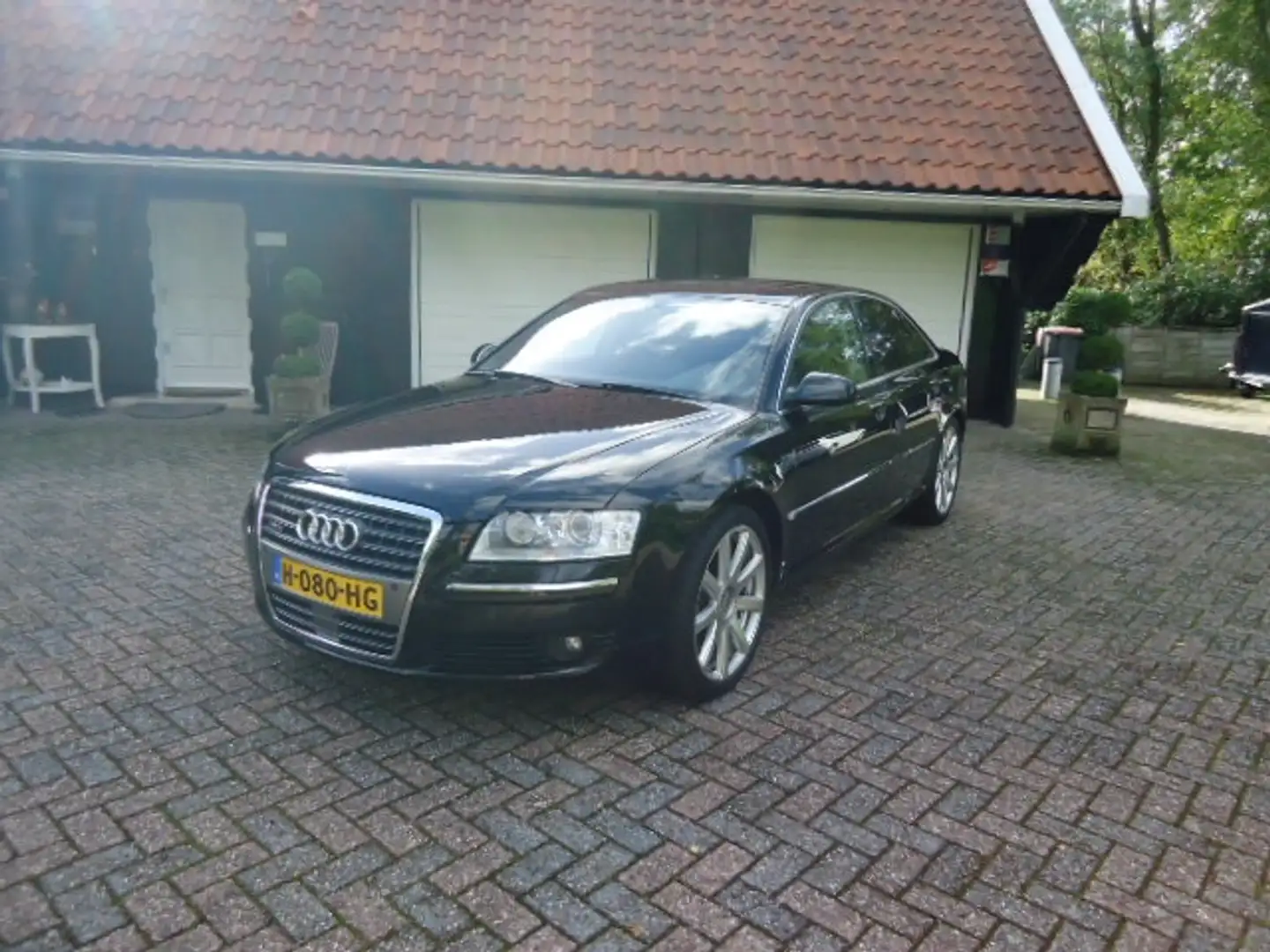 Audi A8 6.0 quattro W12 147720KM Youngtimer Zwart - 1