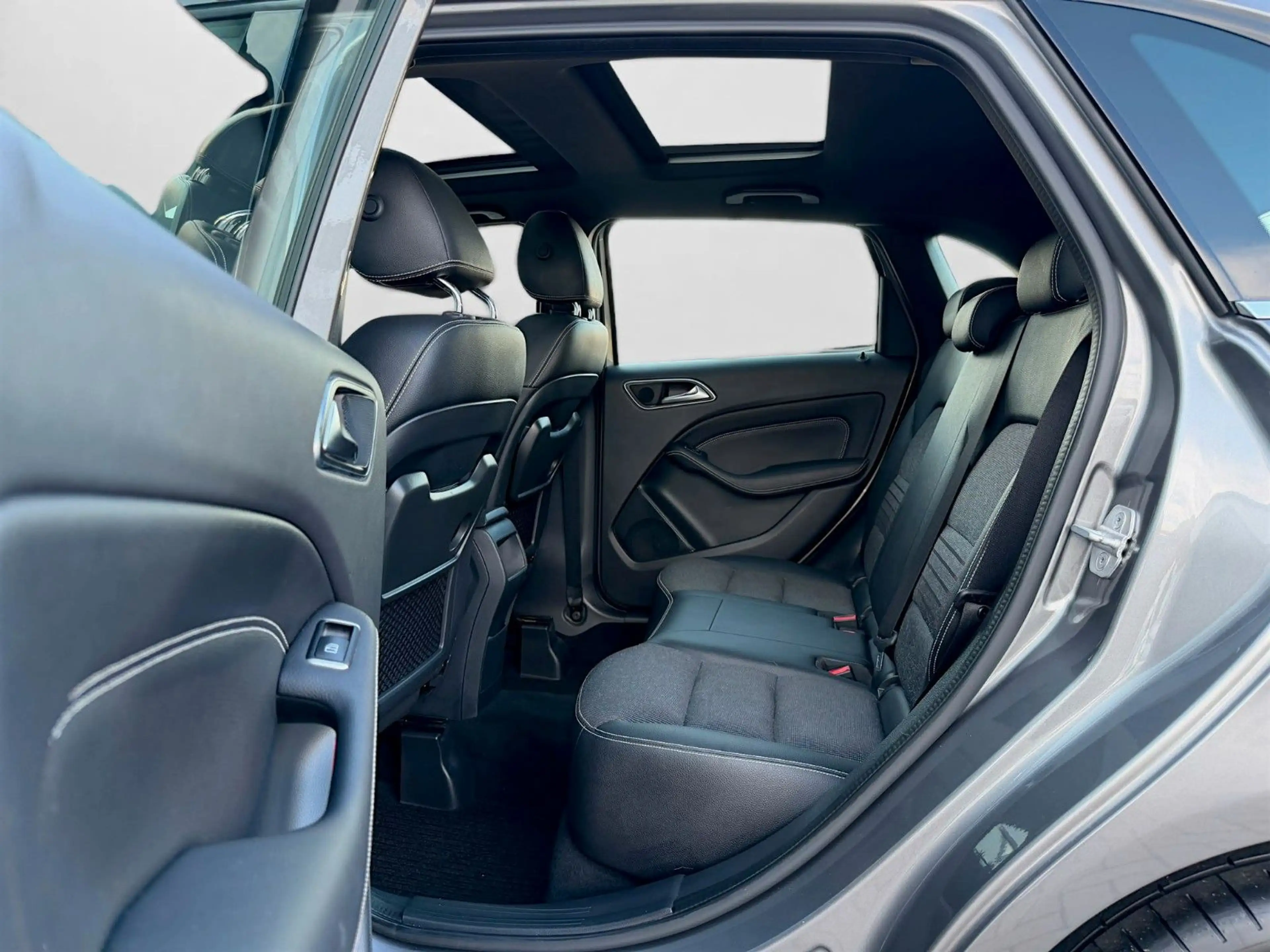 Mercedes-Benz B 220 d 4MATIC AMG F/ LED SCHEI./PANO/AHK/KAMERA — photo 15