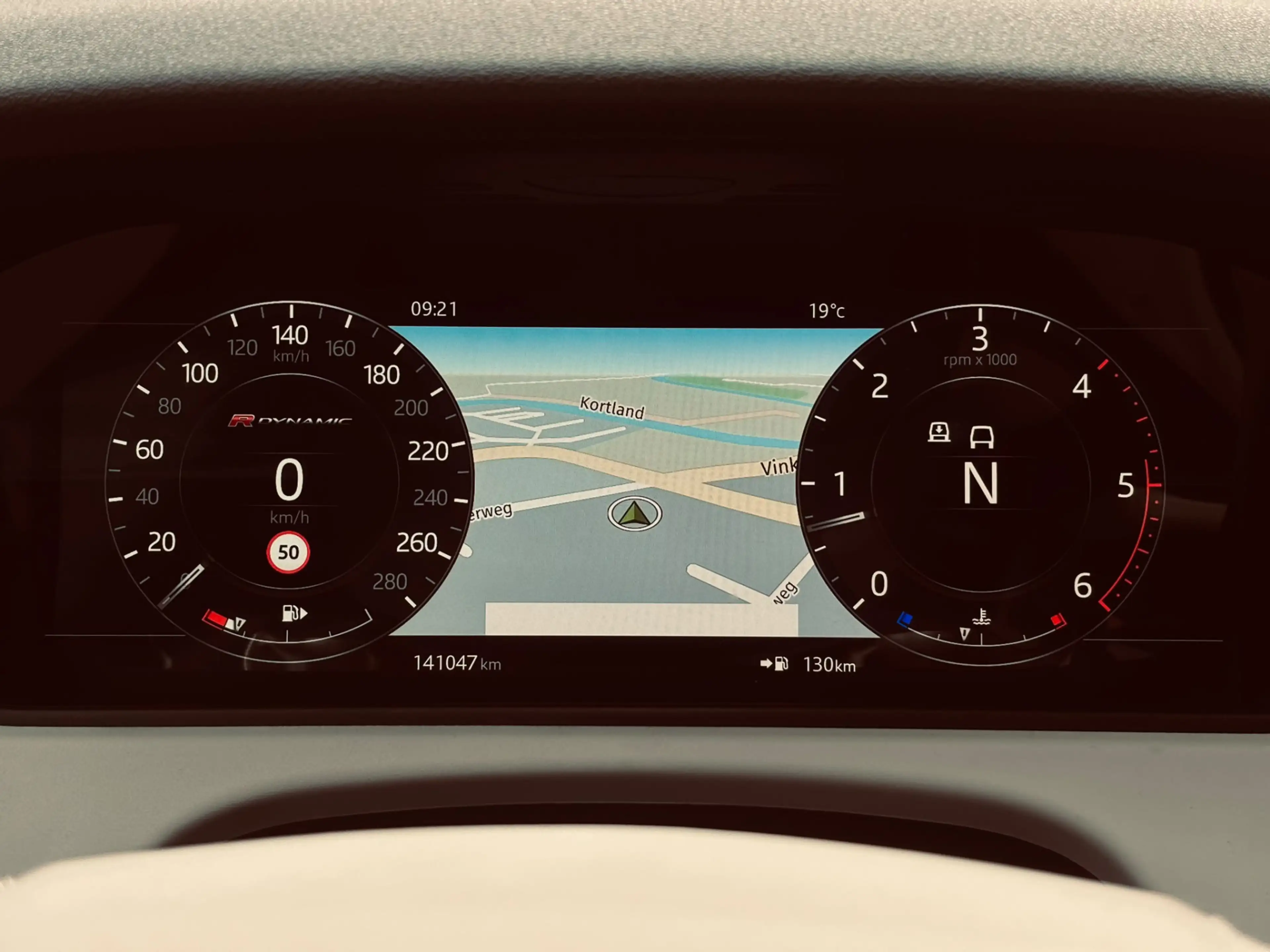 Land Rover Range Rover Velar 3.0 V6 AWD R-Dynamic HSE |PANO|MASSAGE|LEER|COLD C — photo 7