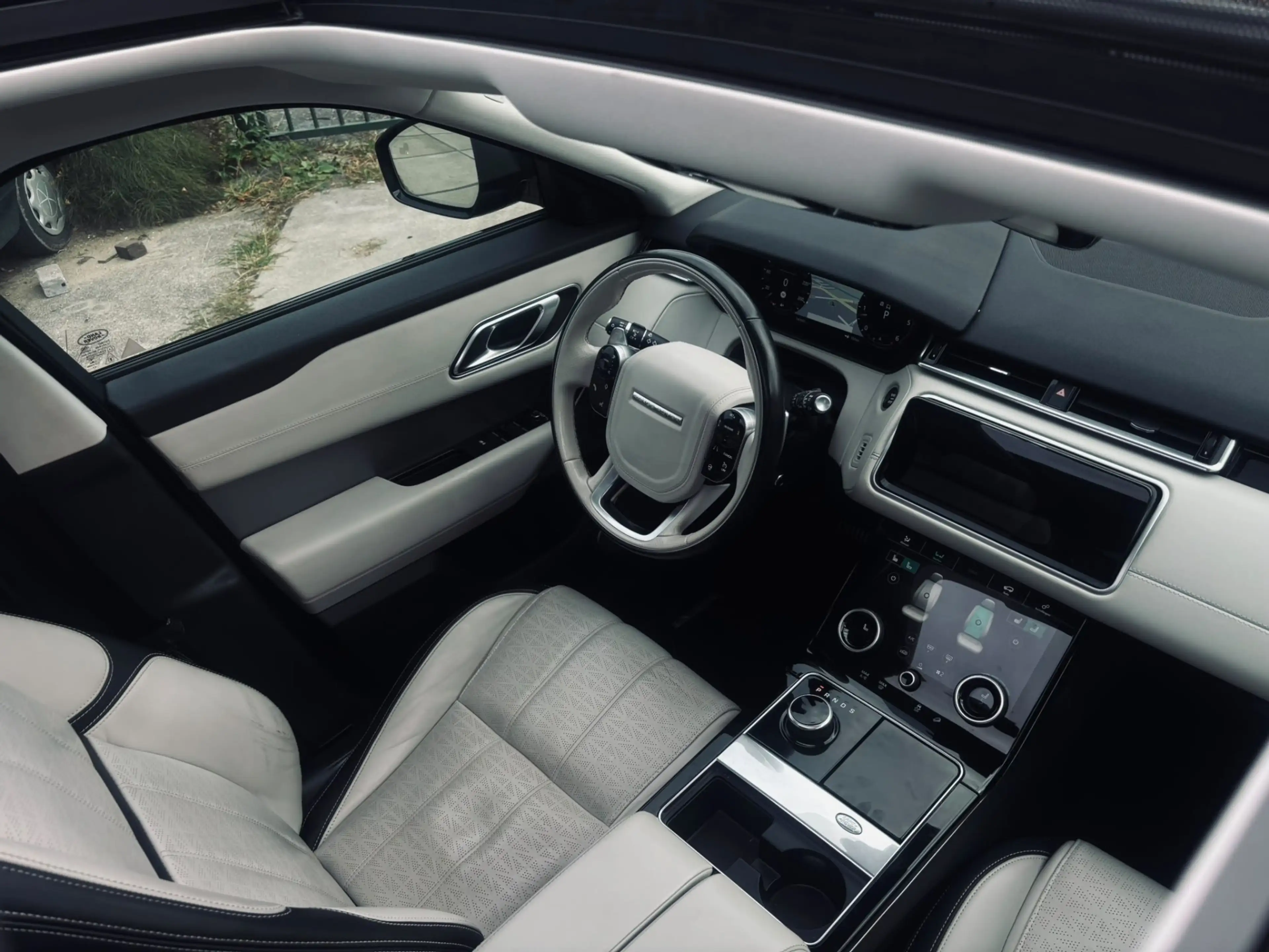 Land Rover Range Rover Velar 3.0 V6 AWD R-Dynamic HSE |PANO|MASSAGE|LEER|COLD C — photo 10