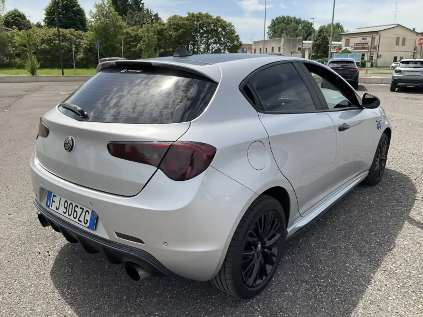 Alfa Romeo Giulietta 1.6 JTDm 120 CV Szary - 2