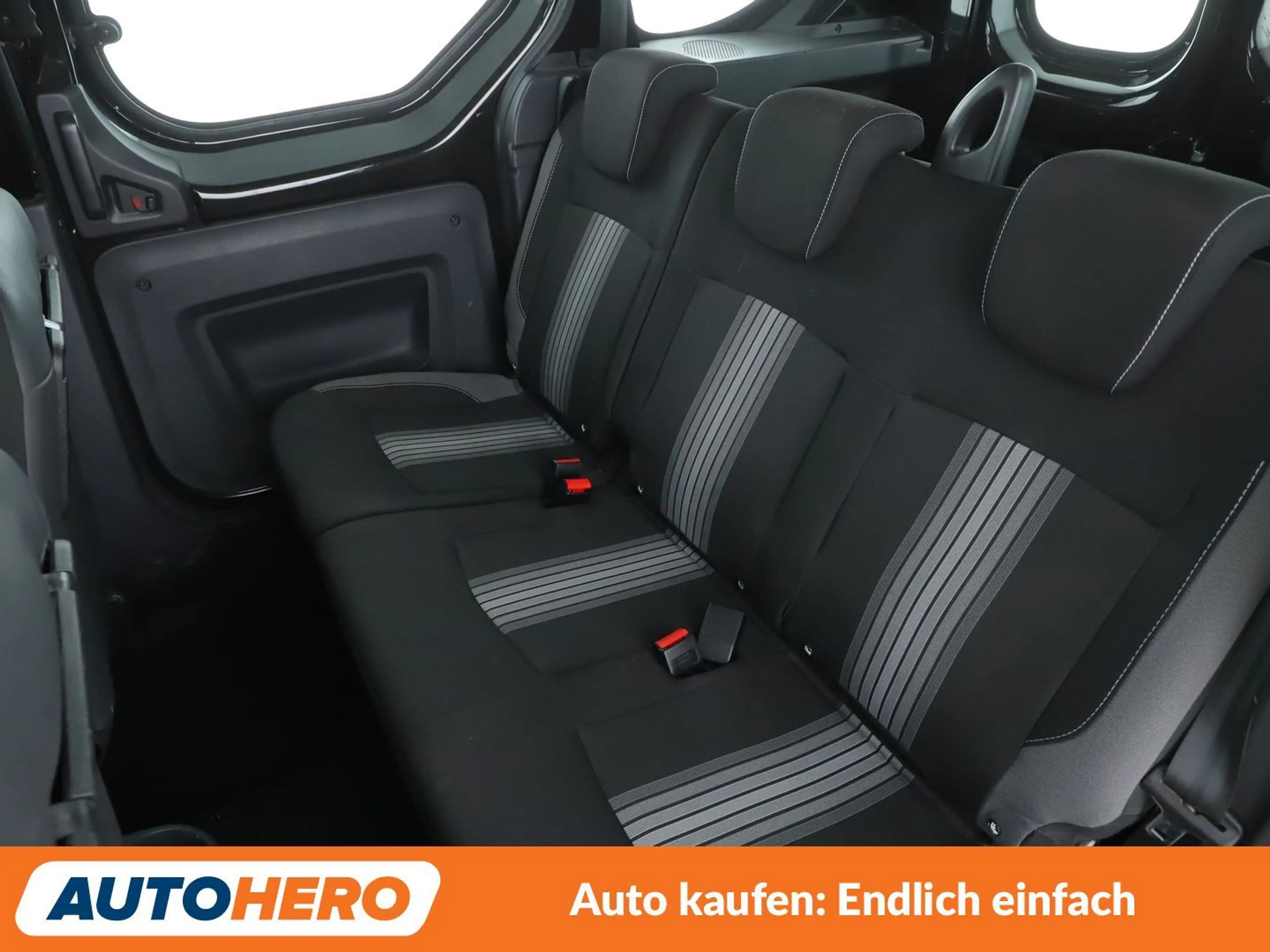 Dacia Dokker 1.2 TCe Stepway Celebration *NAVI*TEMPO*CAM*PDC* — photo 14