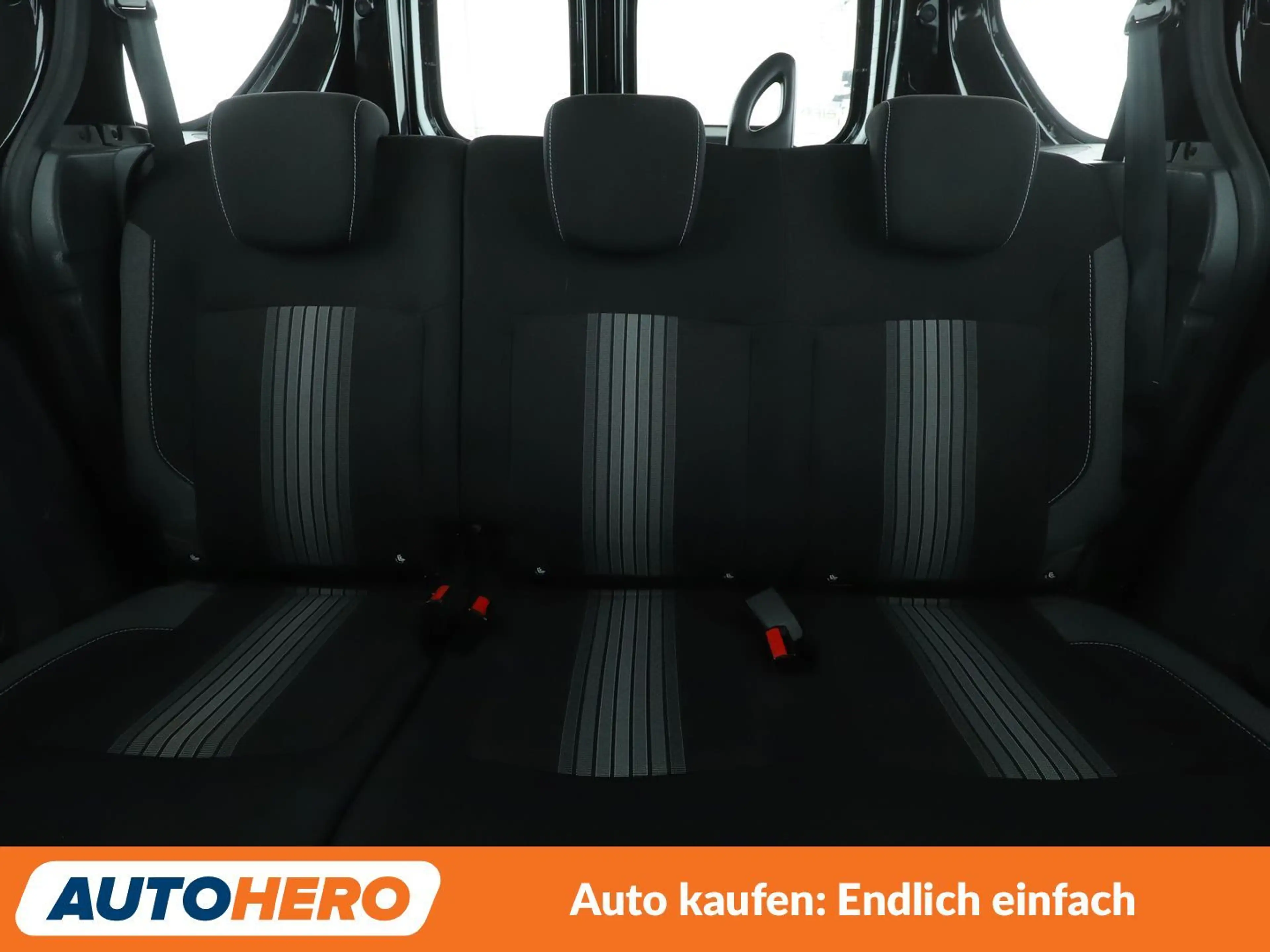 Dacia Dokker 1.2 TCe Stepway Celebration *NAVI*TEMPO*CAM*PDC* — photo 15