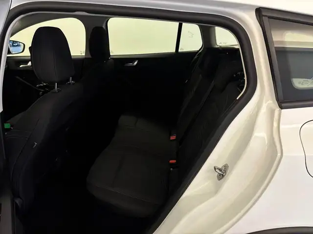 Ford Focus view 15