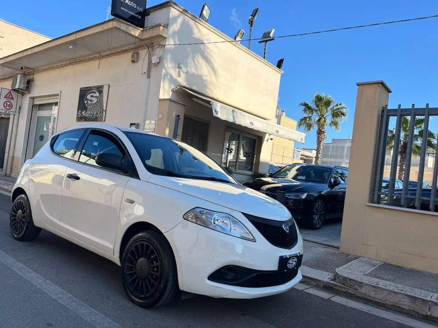 Lancia Ypsilon 1.0 5p Hybrid Silver Blanc - 1