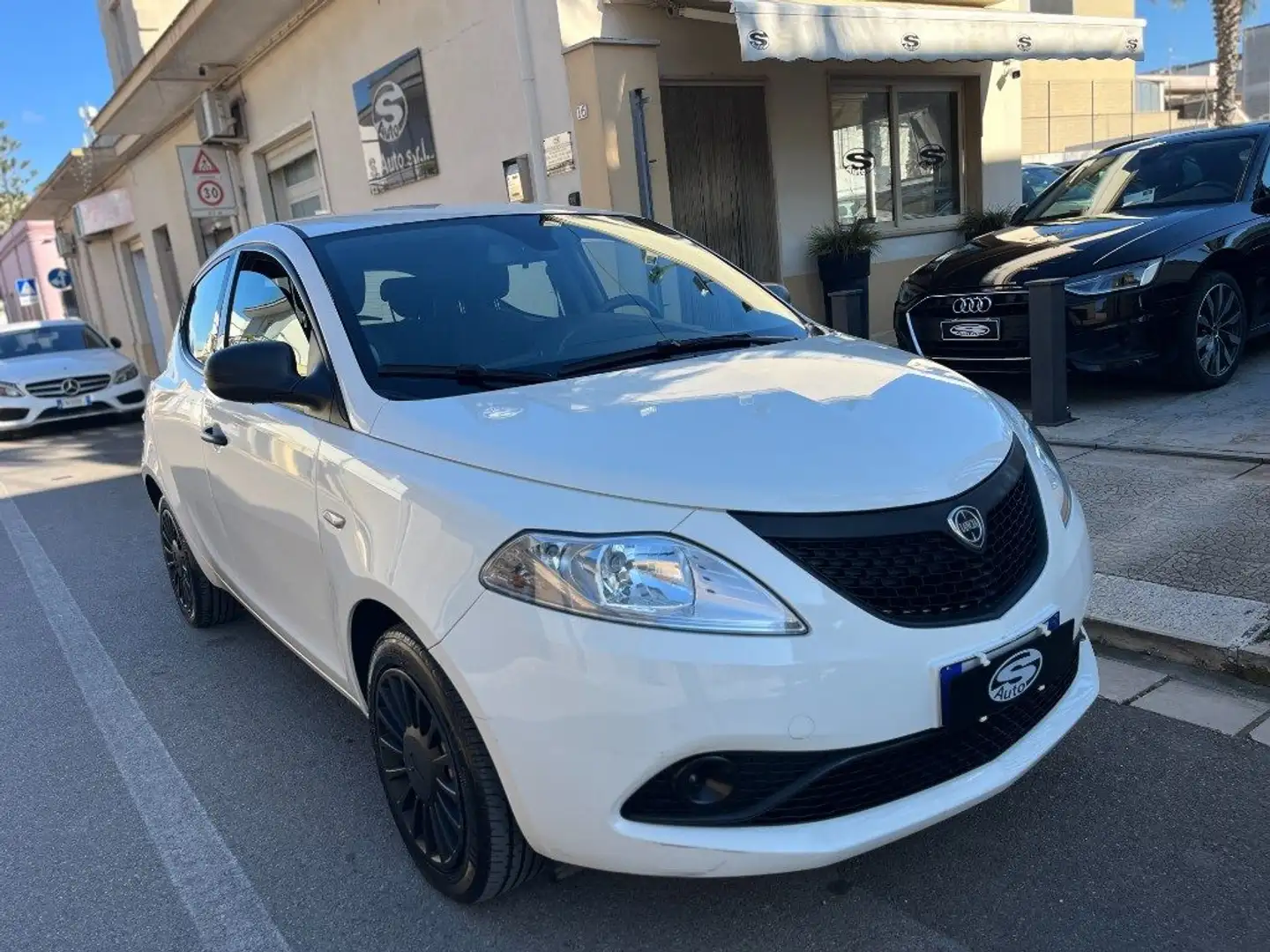 Lancia Ypsilon 1.0 5p Hybrid Silver Blanc - 2