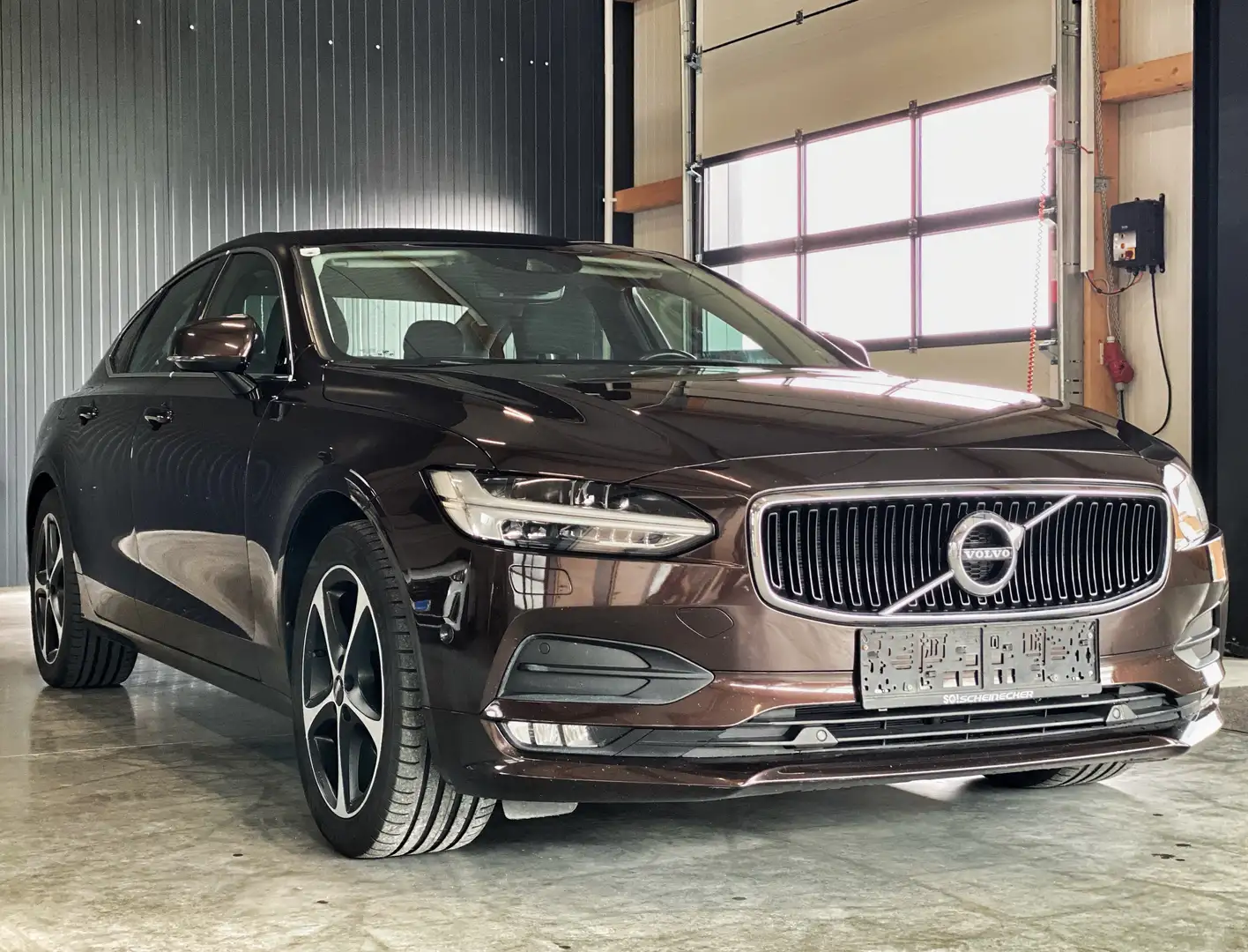 Volvo S90 D4 AWD Momentum Geartronic, 8-fach, ALLRAD Brown - 1