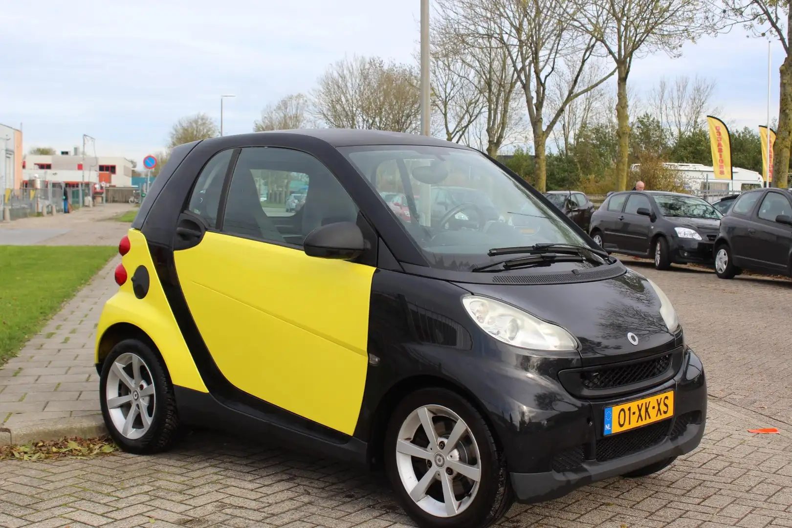 smart forTwo coupé 1.0 Pure AUTOMAAT Zwart - 1