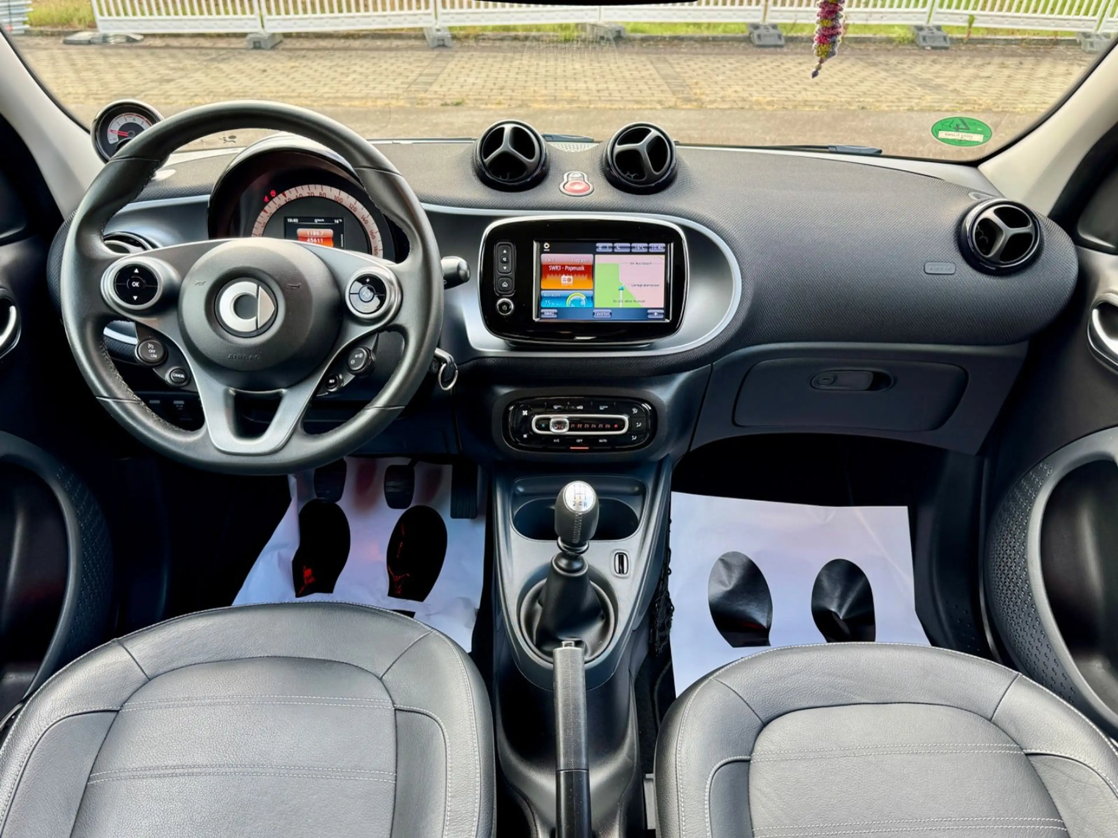 smart forFour Smart ForFour Prime Klima Vollleder Navi Kamera — photo 9