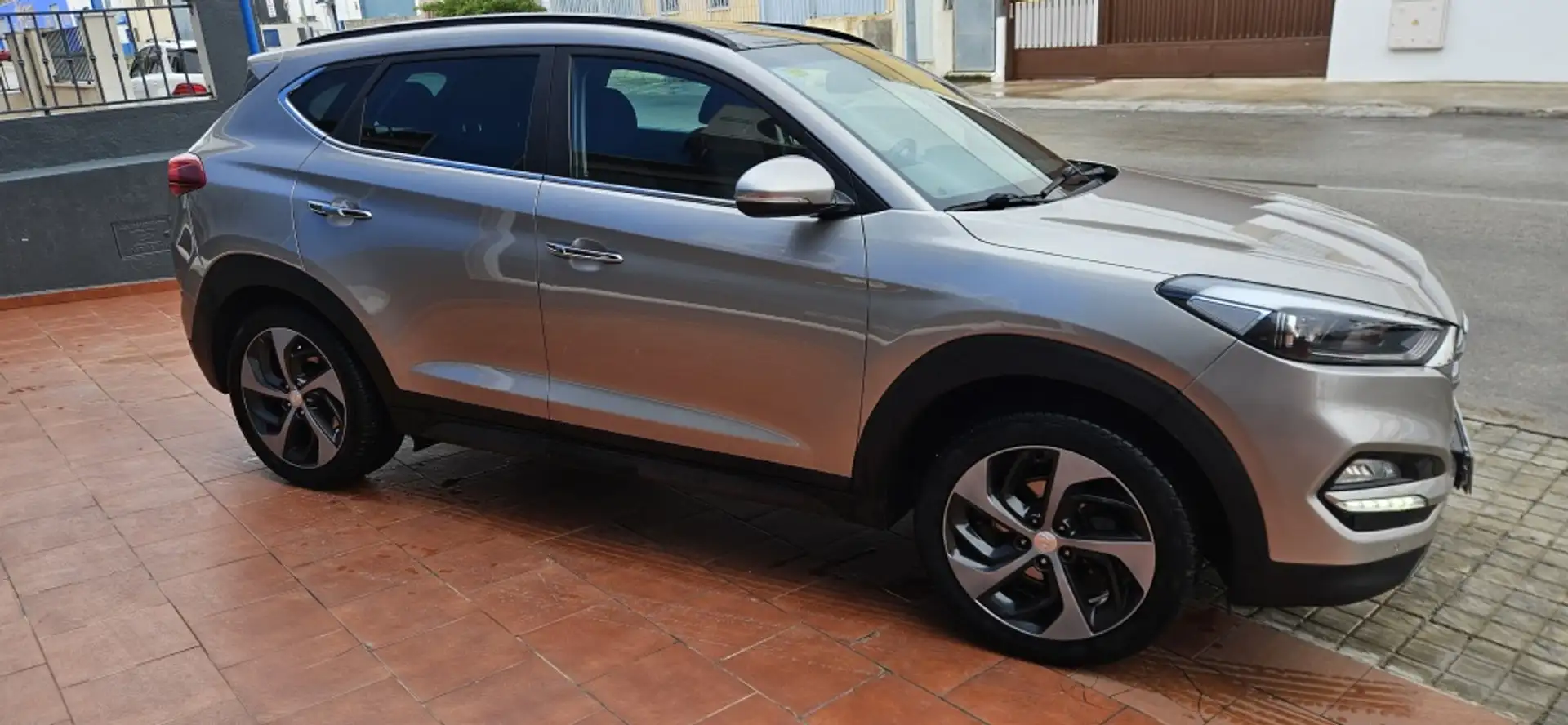 Hyundai TUCSON 2.0CRDI Style 4x4 Marrón - 2
