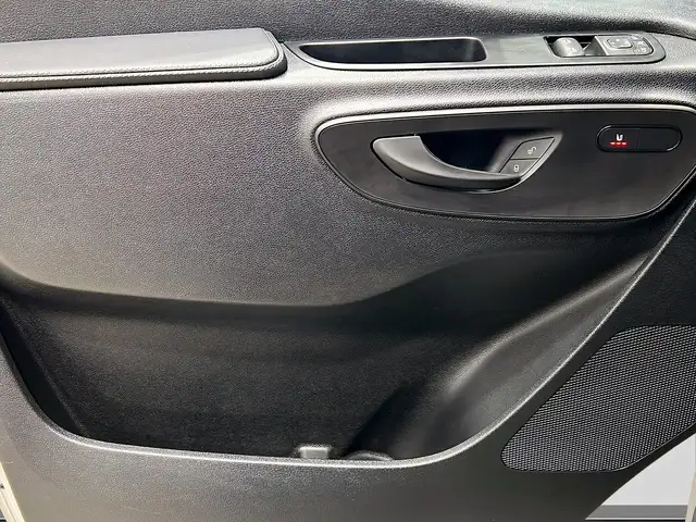Mercedes-Benz Unknown Model view 13