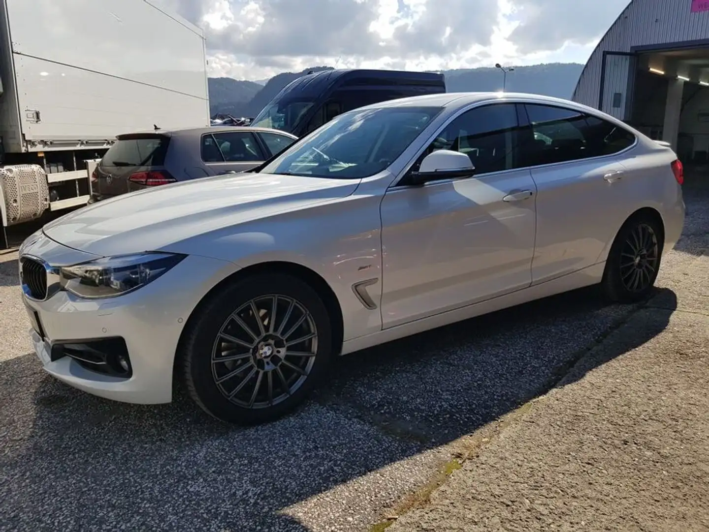BMW 320 d xDrive Sport Grand Turismo // LED / AHV // Weiß - 2