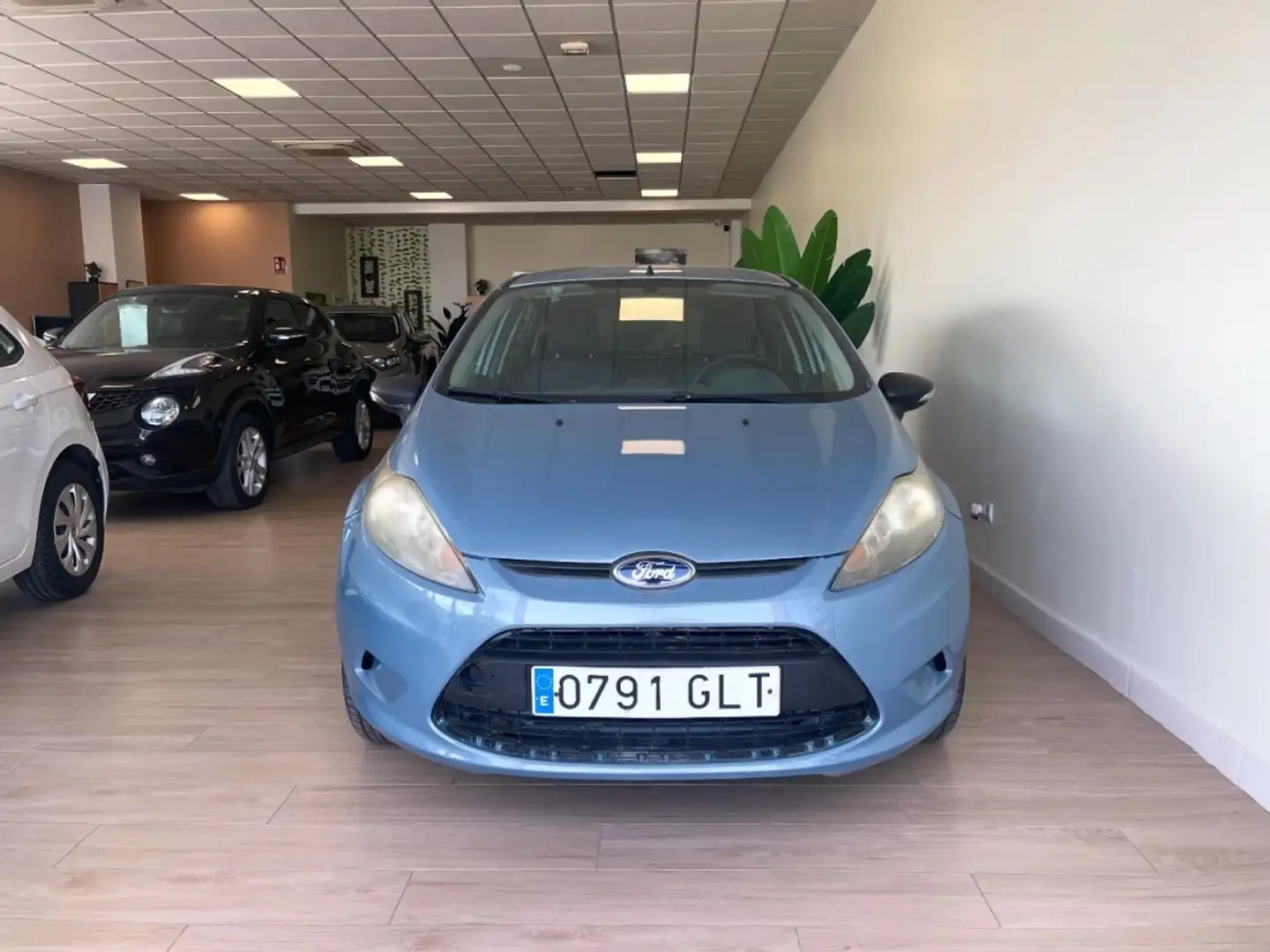 Ford Fiesta 1.4 Trend Gris - 2
