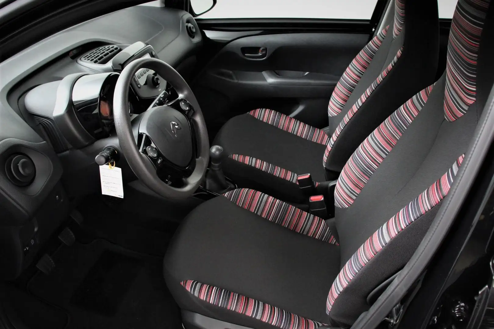 Citroen C1 1.0 VTi Feel Airco Bluetooth Led 5-drs Zwart - 2