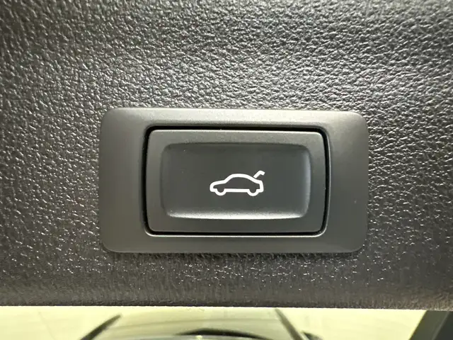 Audi A6 Avant view 7