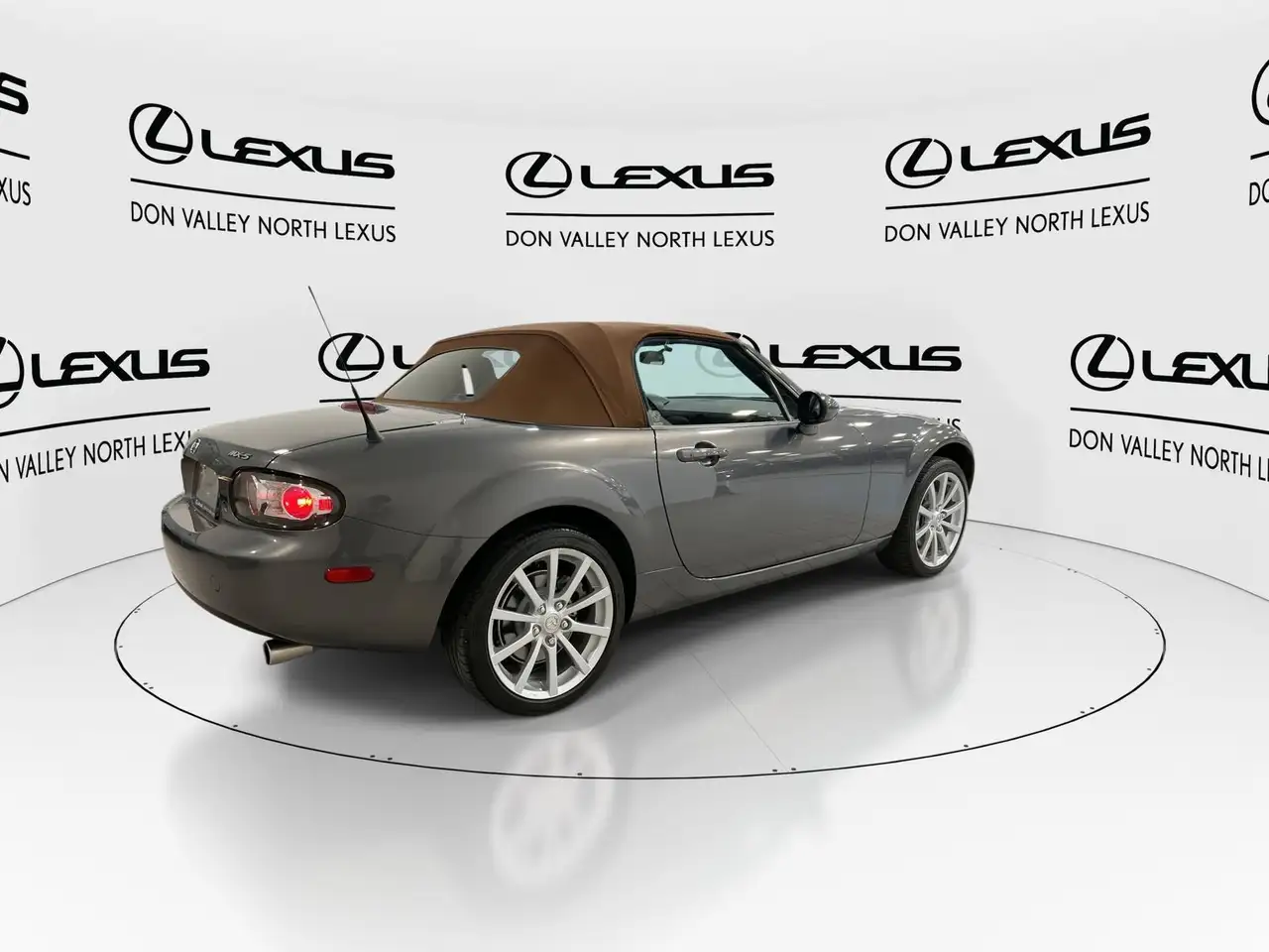 Mazda MX-5 Miata photo Mazda MX-5 Miata